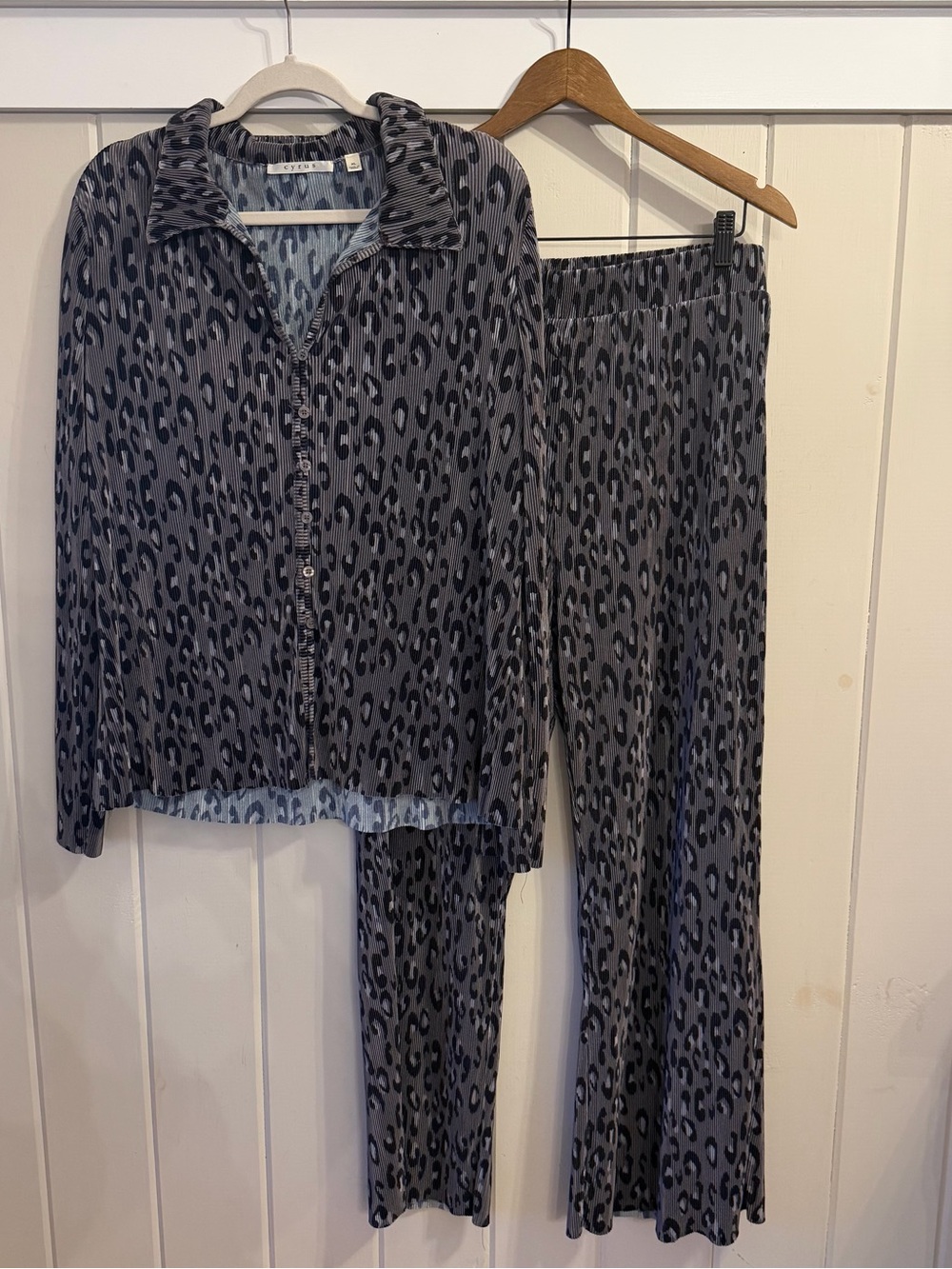 Cyrus Black and Gray Leopard-Print Button-Up Top & Pants Set, Loungewear Size XL
